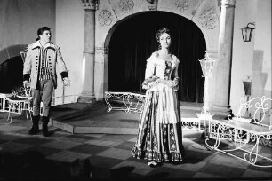 Freiburg: Rathaushof; Pierre Carlet de Marivaux: Das Spiel von Liebe und Zufall