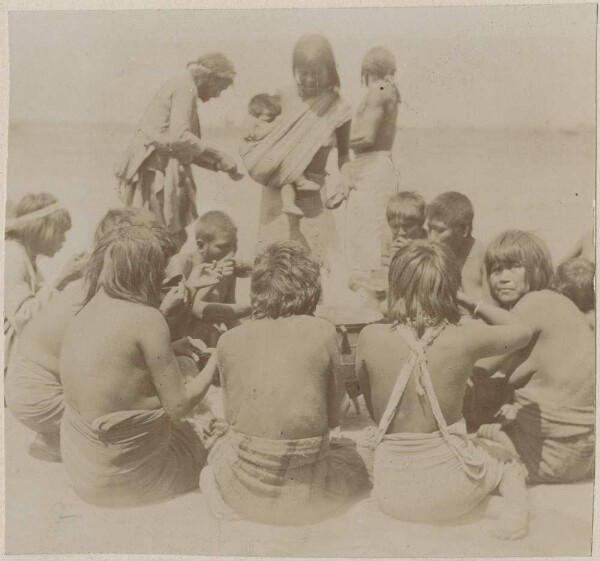 Guisnay (Mataco) at mealtime