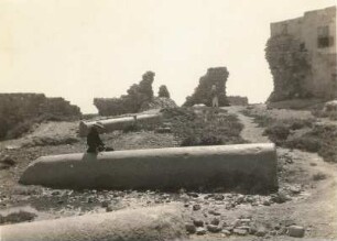 Tyros. Ruinen der Kreuzfahrerkirche, welche das Grab des deutschen Kaisers Barbarossa (gest. 1190) enthalten soll