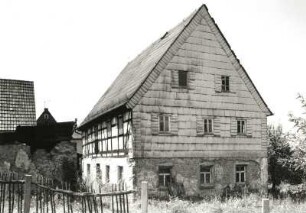 Garnsdorf, Hauptstraße 69. Ehemaliger Vierseithof (um 1750). Wohnstallhaus