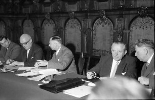 Freiburg: Rathaus; Besuch der Landesregierung; Ministerpräsident Gebhard Müller, Oberbürgermeister Brandel, Minister Veit, Regierungspräsident Dichtel