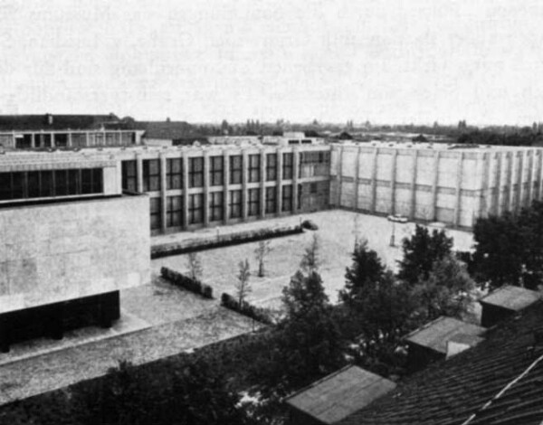 Der Neubaukomplex in Dahlem (Blick von Nordosten)