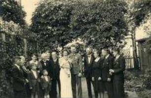 Tauf-Gesellschaft im Hof