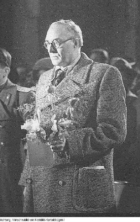 Dresden, Glacisstraße, Tonhalle (Kleines Haus). Prof. Swesnikow, Leiter des Russischen Akademischen Staatschores, 1946
