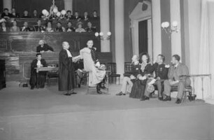 Szenenbilder aus dem Stück "Die Affäre Dreyfus" von Hans José Rehfisch und Wilhelm Herzog am Schloßparktheater Berlin-Steglitz : Szenenbild