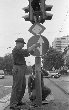 Rechtsabbiegeverbot in die Yorckstraße an der Kreuzung Kaiserallee-Yorckstraße für aus Richtung Mühlburg kommende Autofahrer.