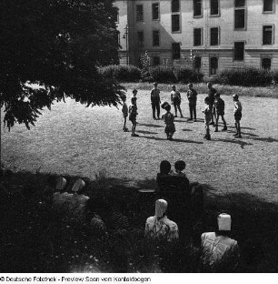 Körperbehindertenschule Dresden, Betreuung körperbehinderter Kinder