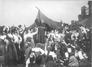 Die Macht des Schicksals. Oper von Giuseppe Verdi. Staatsoper Dresden, deutsche Uraufführung der Werfelschen Übertragung 20.3.1926 unter Leitung von Fritz Busch : Szene 6. Bild mit Ludwig Ermold als Fra Melitone