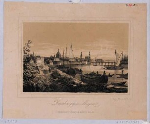 Stadtansicht von Dresden, Blick vom Ufer mit Schiffen nach Westen über die Elbe auf die Altstadt und die Augustusbrücke