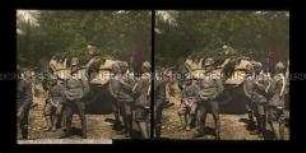 Soldaten an einem maskierten Auto