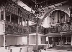 Dresden-Leubnitz-Neuostra. Leubnitzer Kirche. Inneres mit Nöthnitzer Betstube (1671, Bemalung v. G. Lucas) und Orgel (1762; D. Schubert)