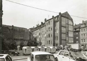 Dresden-Neustadt, Sebnitzer Straße 4/2. Grundstück gegen Wohnhaus, Alaunstraße 88 (um 1900). Straßenansicht