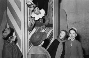 Szenenbilder aus dem Ballett "Kindertraum" von G. Bizet mit H. v. Kusserow, N. Vesca, M. Piel, Staatsoper 05.02.1952