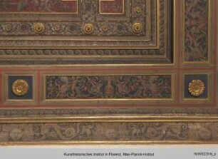 Kassettendecke mit Groteskenmalerei und Darstellungen zu Apollo