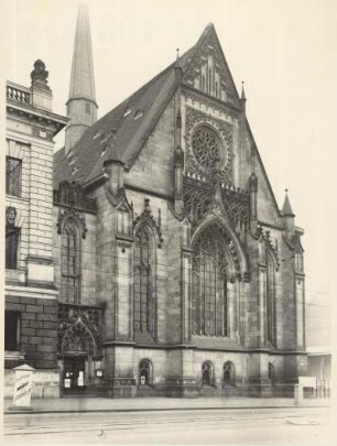 Leipzig, Paulinerkirche. Ostfassade, 1897 : Leipzig, Paulinerkirche (1240 geweiht, nach 1485 erweitert, Chor 1519-1521, Umbau 1710-1712, 1897-1899; A. Roßbach). Ostfassade (1897; A. Roßbach)