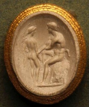 Sitzender Faun mit einer Nymphe (Daktyliothek, Erstes Mythologisches Tausend)
