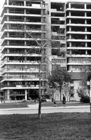 Freiburg: Instituts-Hochbau von der Albertstraße