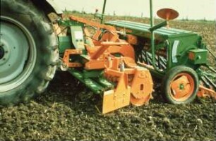 Fotografie: Drillkombination, Kastendrillmaschine, Rüttelegge