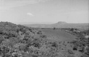 Rote Tuff-Formation : Terrasse der roten Tuff-Formation am Gasciorki-Pass. Grenzregion zwischen Eritrea und Äthiopien.