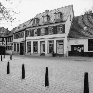 Geisenheim, Bischof-Blum-Platz 6