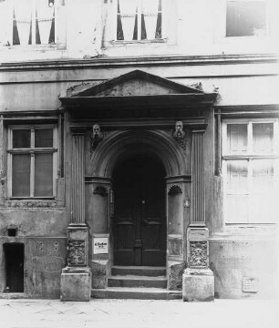 Halle (Saale), Portal, Brüderstraße 6; Nickel Hoffmann