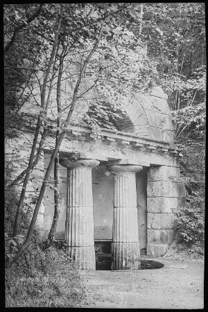 Waldenburg. Hirschtränke im Park Grünfeld