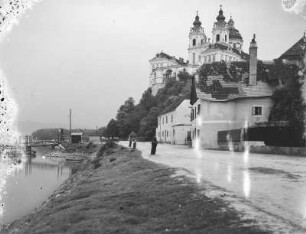 Melk, Stift Melk : Melk. Benediktinerabtei Stift Melk. Frontseite zur Donau. Ansicht von Südwesten