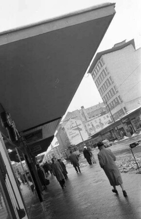 Vordach-Architektur in der Kaiserstraße.
