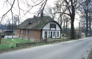 Schönningstedt: Silk: Kate mit Reetdach und Steckwalm