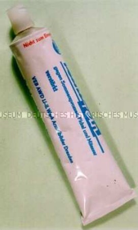 Tube mit Creme "Teintrein"
