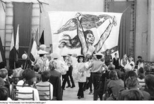 Dresden, Johannstadt, Albrecht-Dürer-Straße. 52. POS Dresden (Prof. Leupold), Solidaritäts-Meeting mit Karl Friedemann (Arbeiterveteran, Verfolgter des Naziregimes (VdN) und Spanienkämpfer (1936-1939)) für das unterdrückte Volk Chiles, 1974 & Schule, 1974-1975