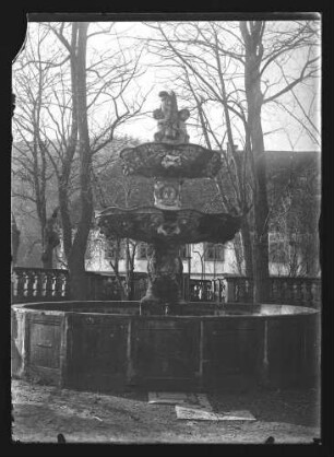Brunnen im Abteigarten des Kloster Bronnbach