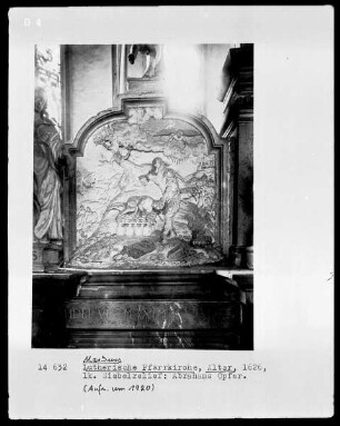 Giebelrelief mit Darstellung von Abrahams Opfer