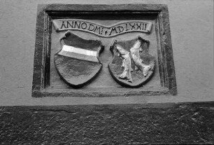 Pfirt, Ferrette: Wappen am Rathaus