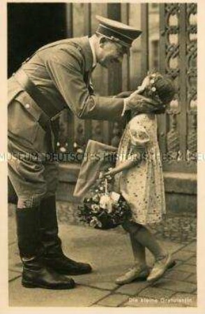 Adolf Hitler mit einem kleinen Mädchen