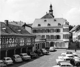 Meisenheim. Marktplatz. Ansicht mit ehemaliger Markthalle und Mohrenapotheke