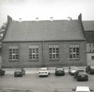 Spremberg, Wirthstraße 1. Gesamtschule (ehemalige Mädchenschule) (1905). Straßenfront der Turnhalle