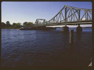 Berlin-West. Grenzanlage Glienicker Brücke (1906-1907; Fa. Harkort). Blick auf die Potsdamer Seite