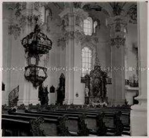 Steinhausen, Wallfahrtskirche Unserer Lieben Frau und Pfarrkirche St. Peter und Paul, Blick zur Kanzel und zum Seitenaltar