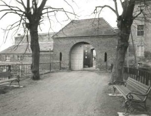 Friedland. Burg (13. Jahrhundert, mehrfach umgebaut). Torhaus (1935 erneuert)