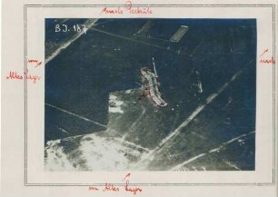 Foto vom Übungsflug an der Artillerie-Beobachterschule Jüterbog: Kanonenschlagbatterie (Luftbild)