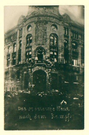 "Straßenkämpfe in Berlin. Das durch Maschinengewehrfeuer beschädigte Verlagshaus Mosse."