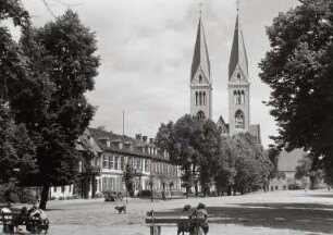 Halberstadt. Domplatz. Blick nach Osten gegen Westtürme des Domes