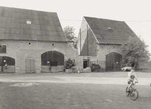 Mobschatz-Altleuteritz, Altleuteritzer Ring 3. Bauernhof (2. H. 19. Jh.). Scheune (Mittelteil zerstört)