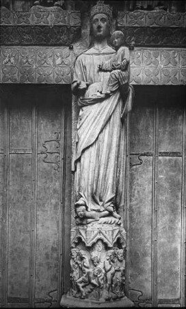 Amiens, Kathedrale, Westfassade, Marienportal, Madonna