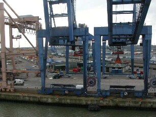 Harwich - Containerhafen : Aufgenommen im Containerhafen von Harwich am 23. November 2004