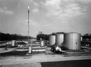 OMW - Oberrheinische Mineralölwerke. Erinnerungsalbum für OB Günther Klotz über die Errichtung und bauliche Entwicklung der Ölraffinerie - Raffineriegelände