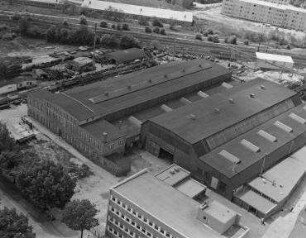 Luftaufnahme, Blick von Nord-Ost auf das Industriegelände Peiner-Stahlbau GmbH. Berlin-Marienfelde, Großbeerenstraße 174