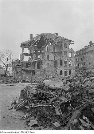 Dresden. Zerstörtes Wohnhaus