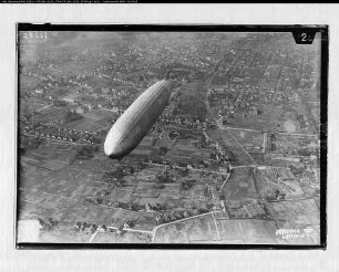 Luftschiff "Graf Zeppelin" LZ 127 über Bielefeld